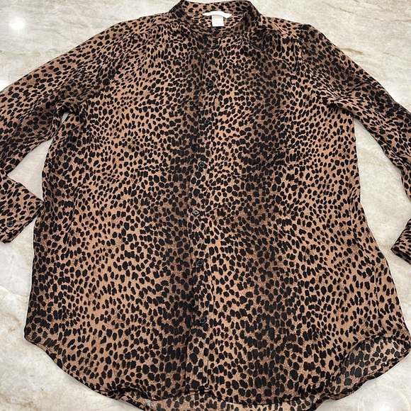 H&M | Wide Cut Leopard Print Chiffon Blouse |‎ Size 4 - Picture 3 of 10